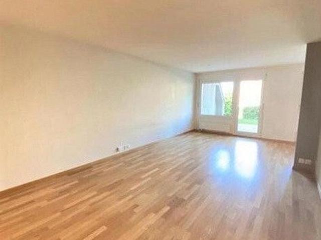 Grosszügige Maisonette Wohnung mit Sitzplatz im Grünen