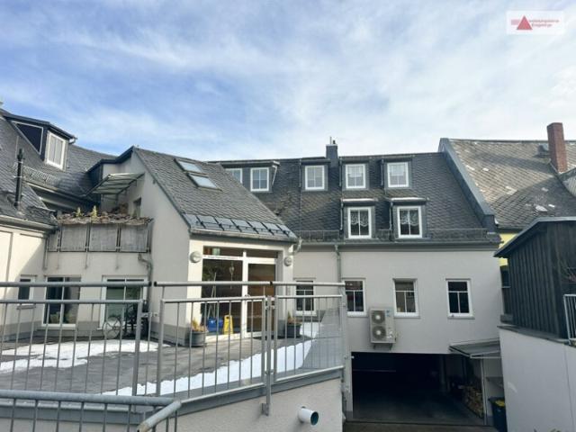 Großzügige Maisonette Wohnung mit Terrasse in zentraler Lage