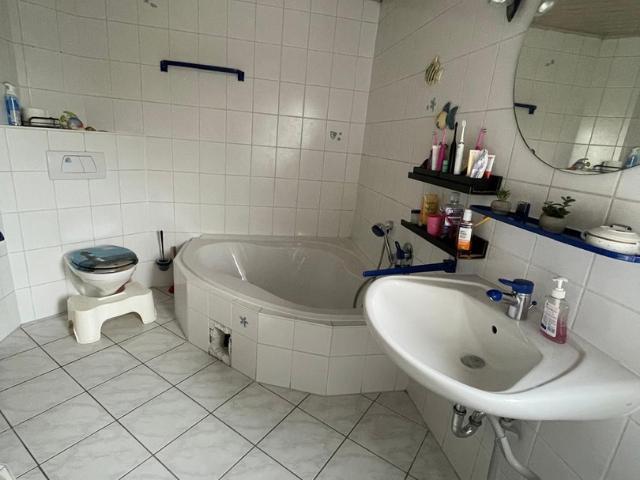 Großzügige Maisonette Wohnung mit 136 m² Wohnfläche, Kamin, Balkon und Innenhof