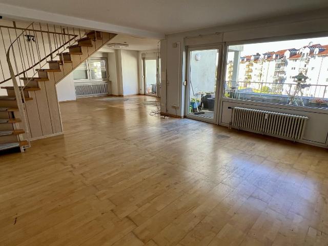 Großzügige Maisonettewohnung mit ca. 165 m² Wohnfläche, Dachterrasse und TG Stellplatz in Rastatt!
