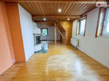 Großzügige Maisonettewohnung mit EBK und Carport in ruhiger Lage