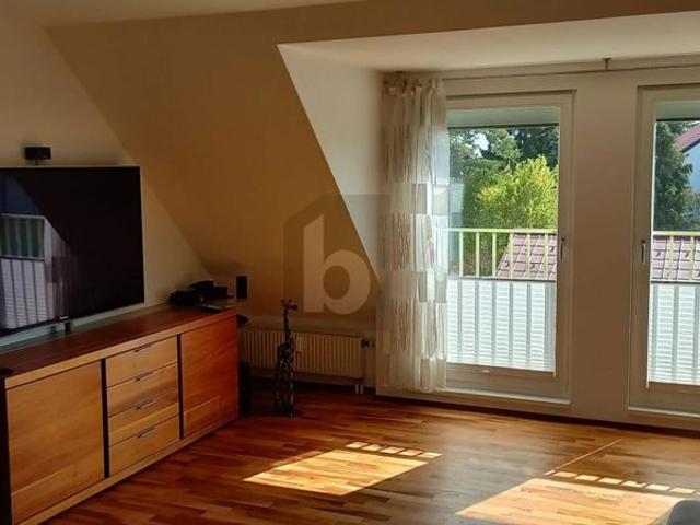 GROßZÜGIGE MAISONETTEWOHNUNG MIT SONNIGER DACHTERRASSE