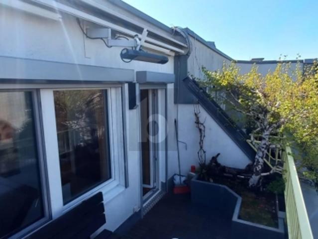 GROßZÜGIGE MAISONETTEWOHNUNG MIT SONNIGER DACHTERRASSE