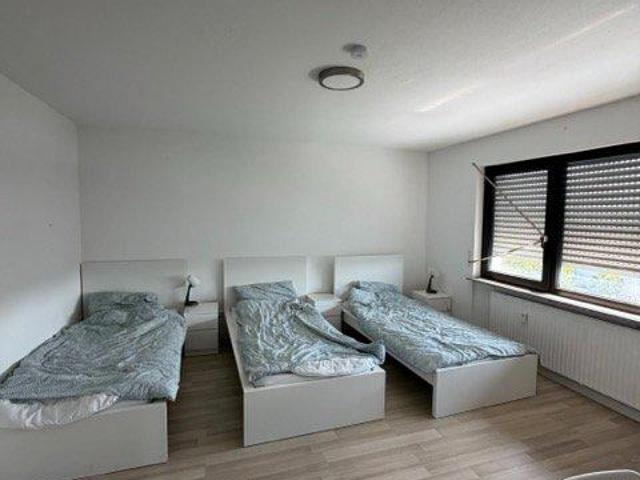 Großzügige Monteurswohnung mit Möbeln, Küche und Balkon