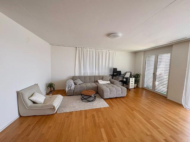 Grosszügige möblierte 2.5 Zimmer Wohnung | 113 m² | 2 Balkone | Dübendorf | Befristet Feb.Juni 2027