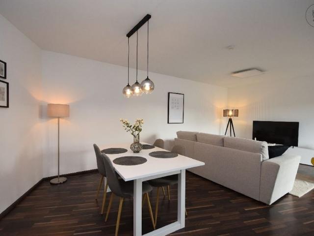 Großzügige möblierte 2 Zimmer Wohnung mit Balkon und TG Platz in Holweide