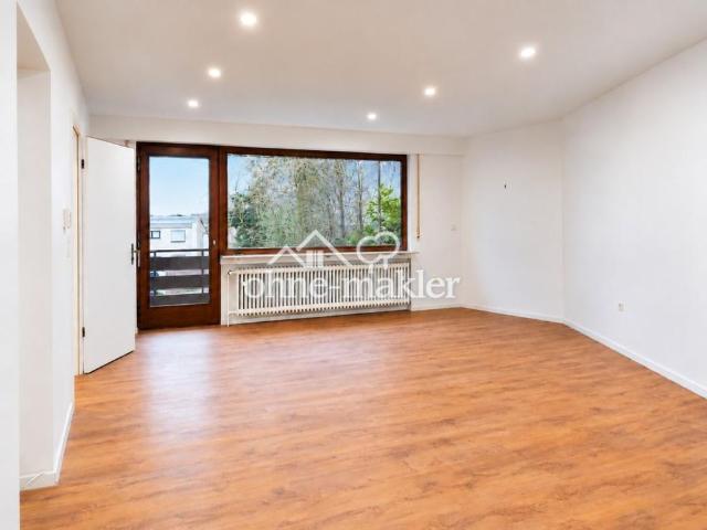 Großzügige, modernisierte 3 Zimmer Wohnung mit Balkon