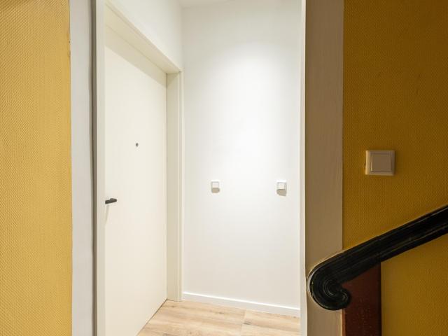 Großzügige modernisierte 4 Zimmer Altbauwohnung mit Dachterrasse in zentraler Fürther Lage