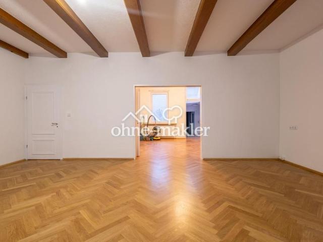 Großzügige modernisierte 4 Zimmer Altbauwohnung mit Dachterrasse in zentraler Fürther Lage