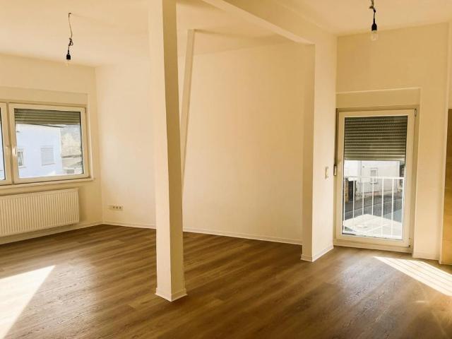 Großzügige modernisierte 6 Zimmer Wohnung Nähe Limburg Runkel Steeden