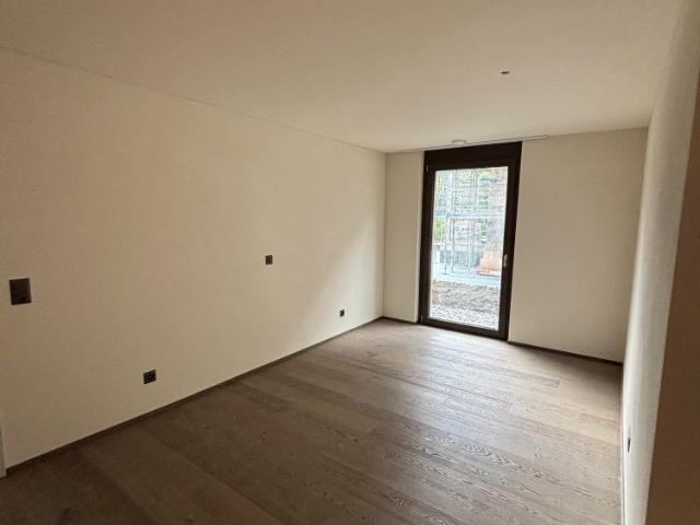 Grosszügige, neuwertige 3.5 Zimmer Wohnung mit Garten