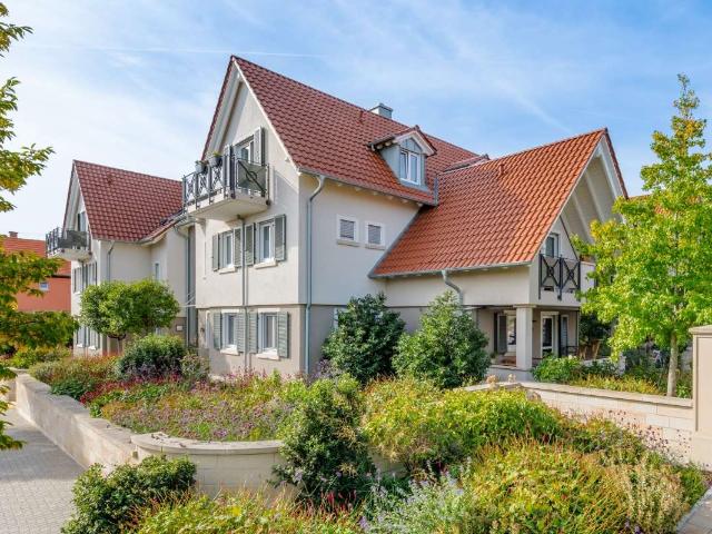 GROSSZÜGIGE OBERGESCHOSSWOHNUNG MIT ZWEI BALKONEN AUFZUG TIEFGARAGE