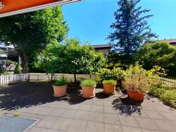 Grosszgige Parterre Wohnung mit Terrasse