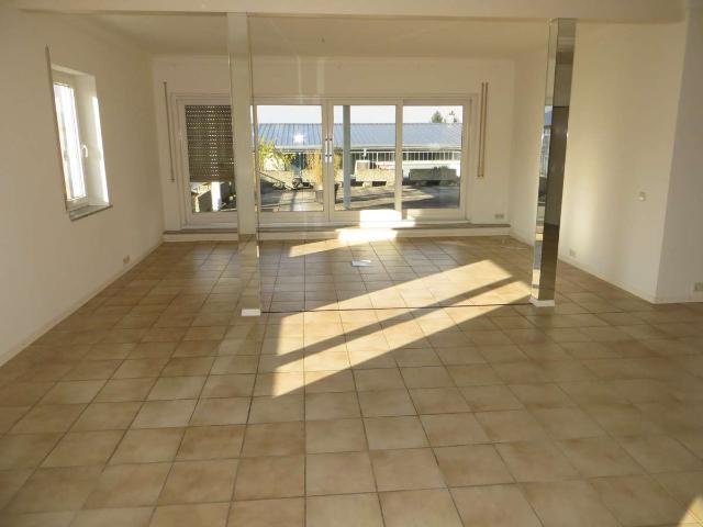 Großzügige Penthouse Wohnung mit 184m², EBK, Garage u. Dachterrasse in Bissingen Teck