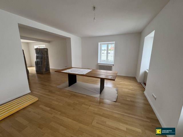 Großzügige Räumlichkeiten mit herrlicher Terrasse in ruhiger Wohnsiedlung