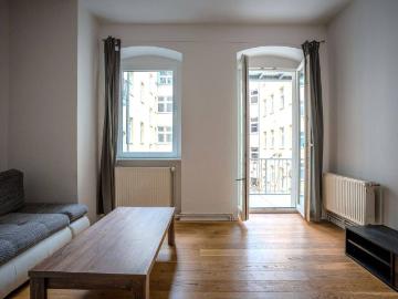 Großzügige, renovierte Altbauwohnung mit großem Balkon im begehrten Samariterkiez