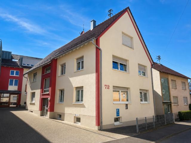Großzügige, renovierte 3,5 Zimmerwohnung mit 2 Balkonen in bevorzugter Lage