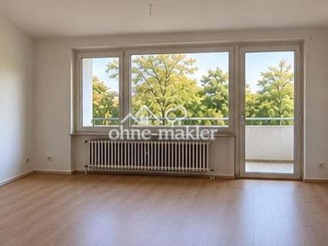 Großzügige, renovierte 3 Zimmer Wohnung mit Balkon & Fahrstuhl + TG Stellplatz