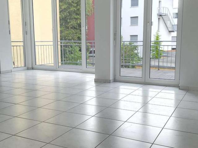Großzügige renovierte 4 Zimmer Wohnung mit Balkon in Weil am Rhein