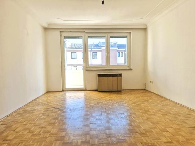 Großzügige, ruhig gelegene 3 Zimmer Wohnung mit Loggia in Linz, Scharitzerstraße, Küche möbliert, WG geeignet!
