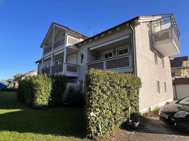 Großzügige ruhige 3 Zimmer Wohnung mit Terrasse/Garten