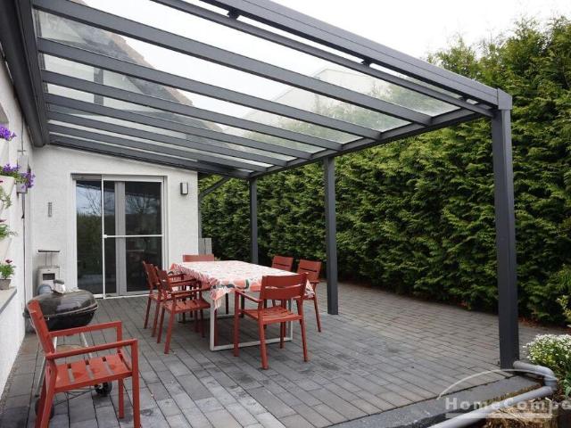 Großzügige, schöne 4 Zi. Wohnung in ruhiger Lage am Ortsrand. Mit Terrasse und Garten