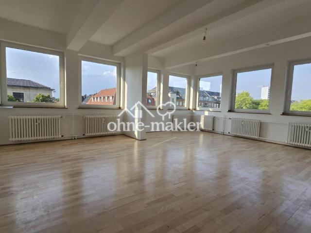 Großzügige sanierte 5 Zimmer Etagenwohnung in Rüttenscheid mit Balkon, Gäste Bad, Aufzug, 4. OG