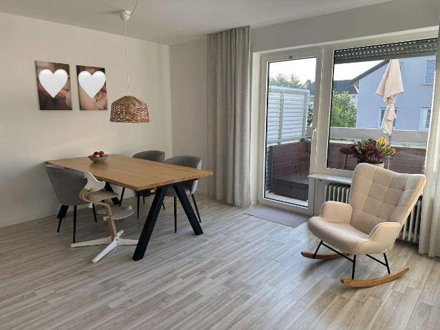 Großzügige sanierte 3 Zimmer Wohnung mit Südbalkon im Rügländ