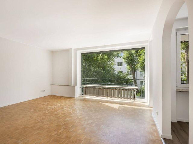 Großzügige, sanierte 3,5 Wohnung mit Loggia in zentraler Lage von Düsseldorf Oberkassel!