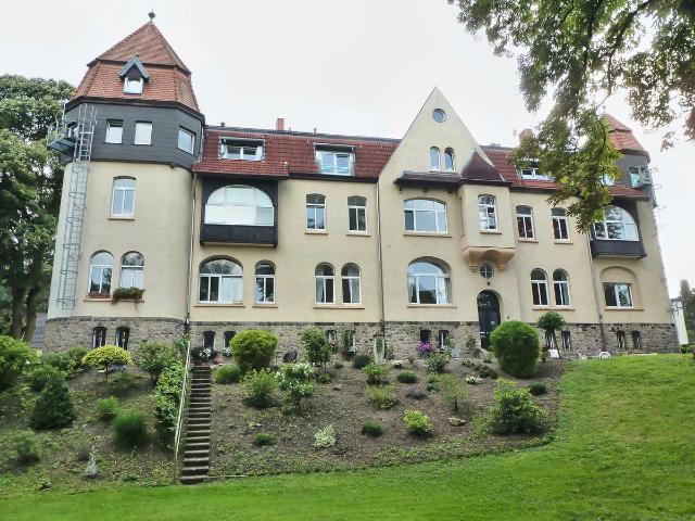 Großzügige, sanierte Maisonette in historischer Villa frei ab 01.12
