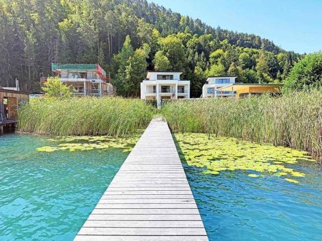 Großzügige Seegartenwohnung mit privatem Seezugang am Wörthersee