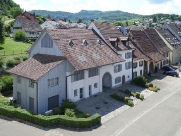 Grosszügige, sehr gepflegte 3.5 Zimmer Wohnung mit sonnigem Balkon