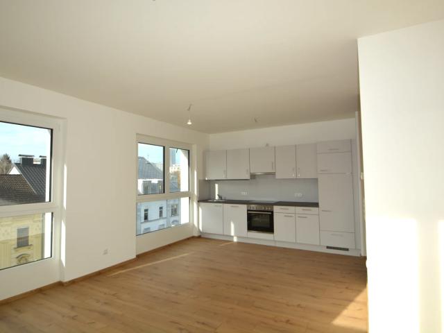 Großzügige, sehr helle 2 Raumwohnung mit französischen Fenstern und Einbauküche