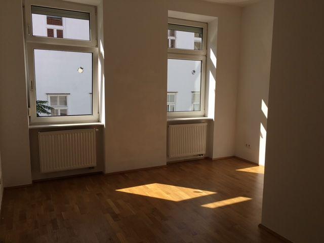 Großzügige Single oder perfekte Paarwohnung, WG geeignet, 2 Zimmer
