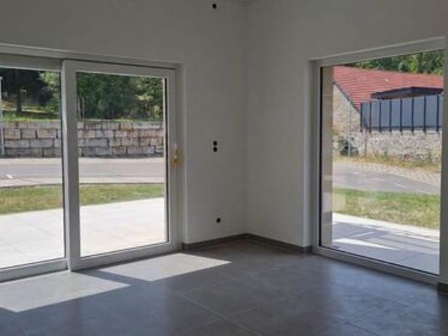 Großzügige, sonnige 3 Zimmer Whg mit Garten und Terrasse