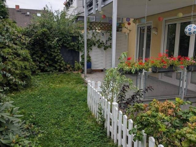 Großzügige Souterrainwohnung mit Terrasse und eigenem Garten in ruhiger Lage im Süden Berlins