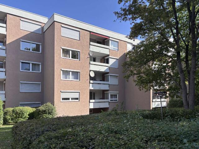 Großzügige Stadtwohnung in beliebter Wohnlage mit Balkon und Garage