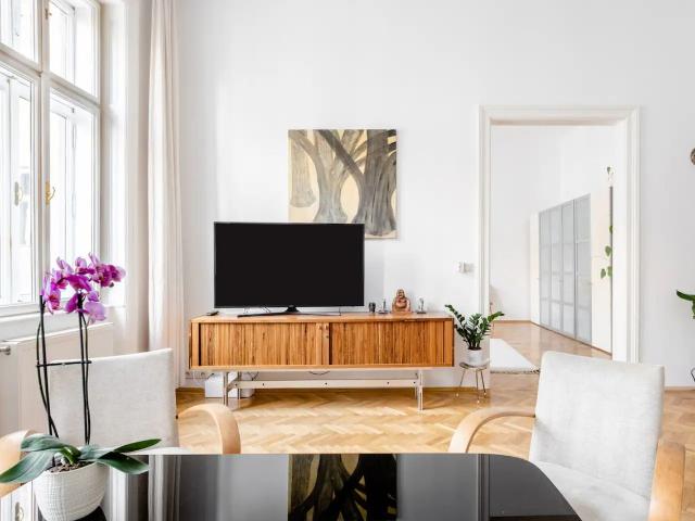 Großzügige Stilaltbauwohnung im Herzen vom 7. Bezirk mit 3,80 m Deckenhöhe und Jugendstilbodenfliesen, Vienna Amsterdam Apartments for Rent