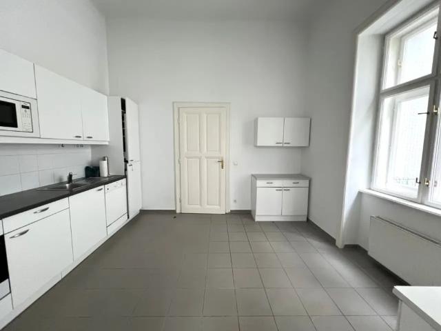 Großzügige, stilvolle 5 Zimmerwohnung in Top Lage