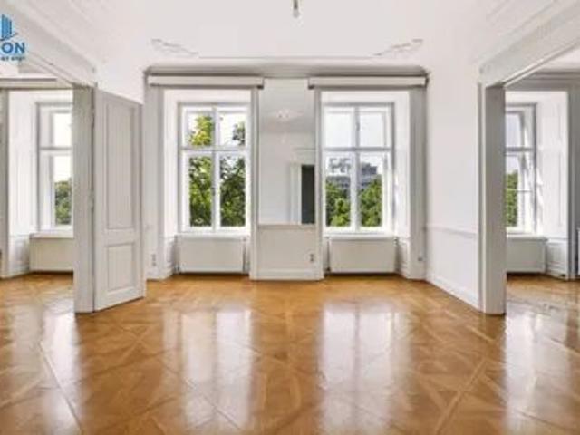 Großzügiger 6 Zimmer Altbau in exklusiver Innenstadtlage mit Grünblick!