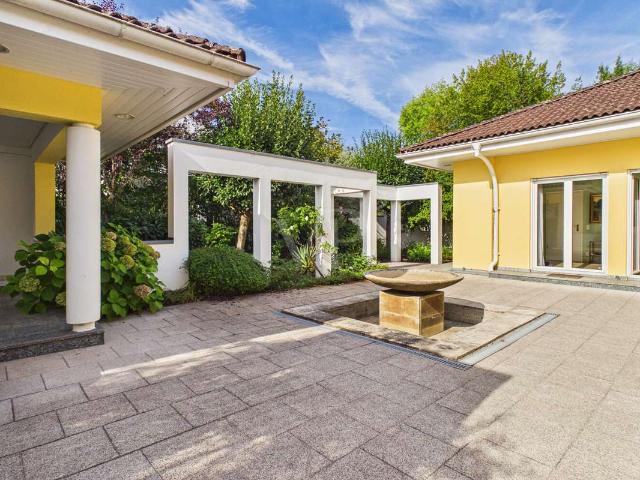 Großzügiger Bungalow in Feldrandlage mit exklusiv gestaltetem Außenbereich