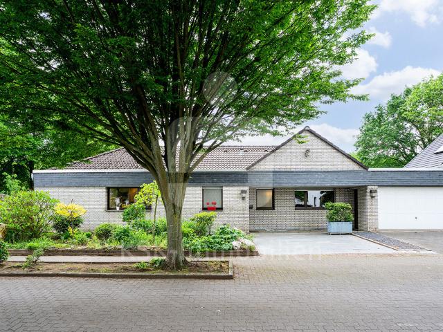 Großzügiger Bungalow in wunderschöner Lage am Bedburger Schlosspark