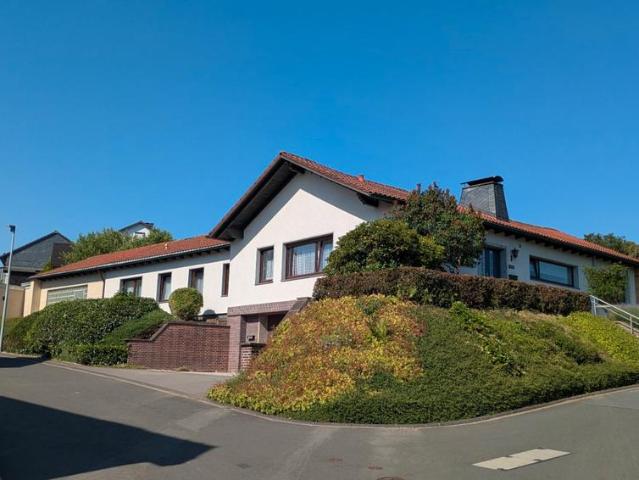 Großzügiger Bungalow in traumhafter Aussichtslage