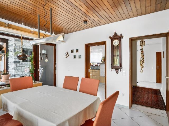 Großzügiger Bungalow mit modernem Grundriss, Wintergarten und vielseitiger Nutzfläche