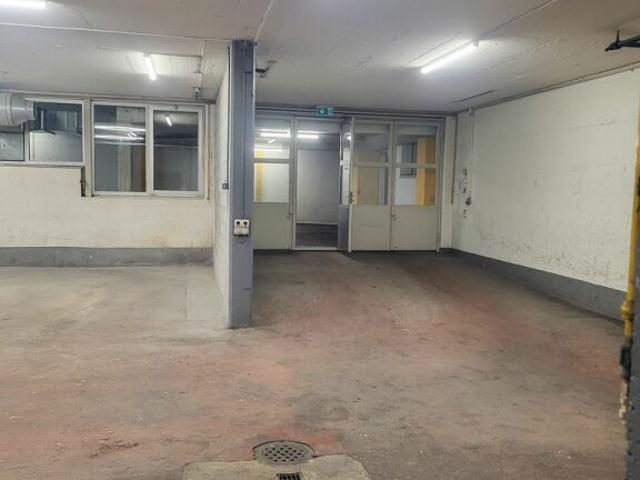 Grosszügiger Gewerberaum mit Büro & Tiefgaragenparkplätzen