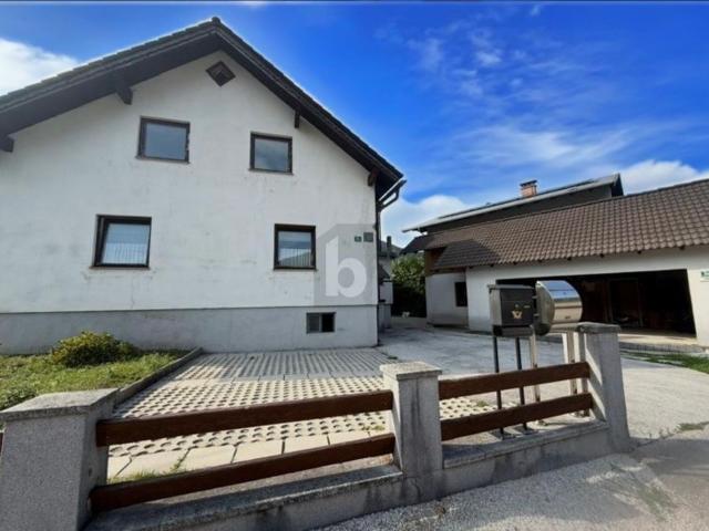 GROßZÜGIGER HAUSTEIL MIT GARTEN & POTENZIAL ? 179 M² IN RUHIGER LAGE