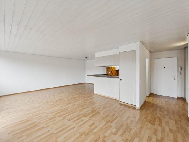 grosszügiger Layout super Lage grosser Balkon