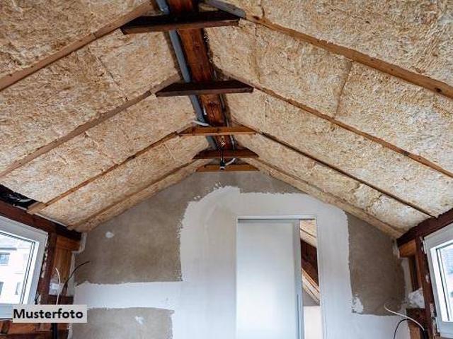 Großzügiger Rohdachboden mit Entwicklungspotenzial geplanter Ausbau zu 6 Wohnungen