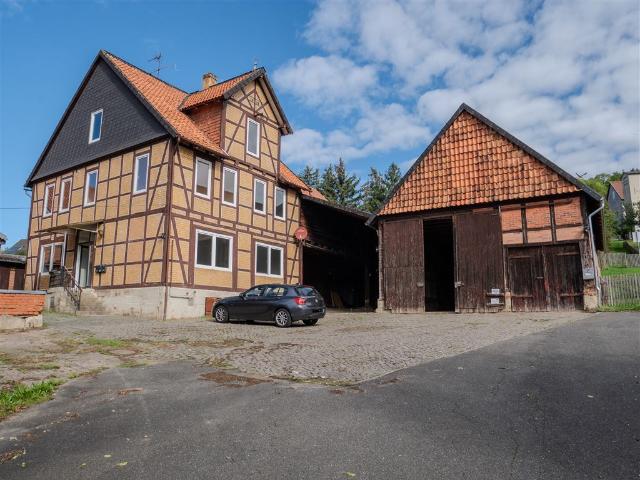 Großzügiger Resthof mit großem Wohnhaus, Einliegerwohnung, ca. 500 m² Lagerflächen & großem Garten