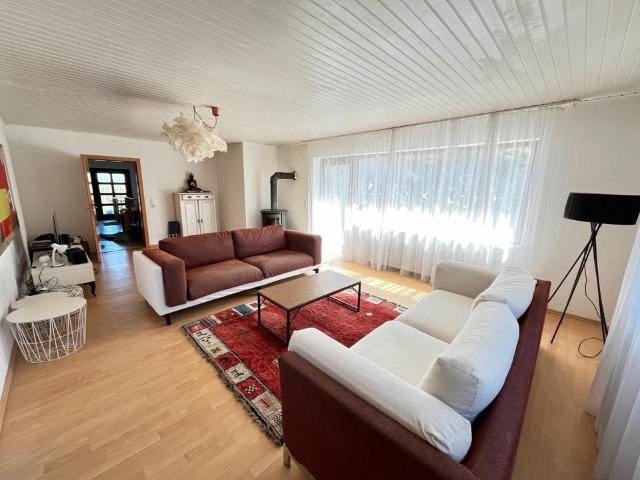 Großzügiger, zeitloser Bungalow mit Einliegerwohnung